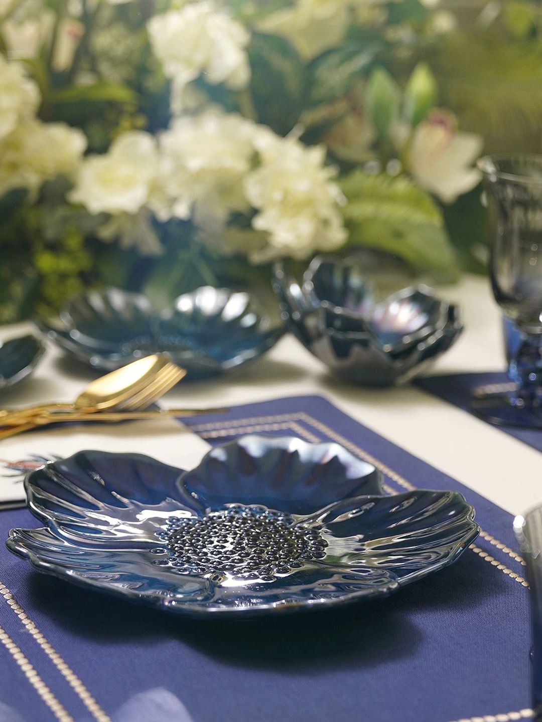 

Pure Home and Living Blue & Black Floral Shaped Ceramic Food Platter