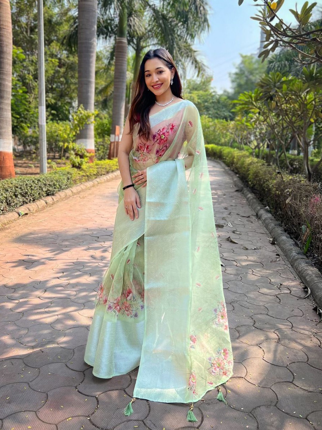 

Anouk Floral Zari Organza Saree, Green