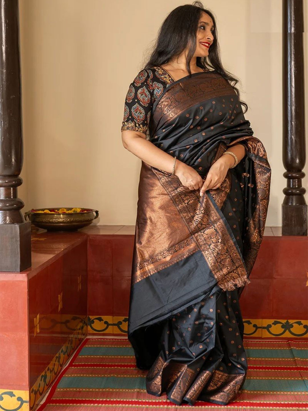 

Caracola Woven Design Zari Banarasi Saree, Grey