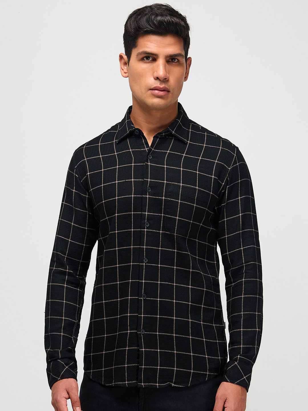 

Red Flame Men Spread Collar Windowpane Checked Cotton Casual Shirt, Black