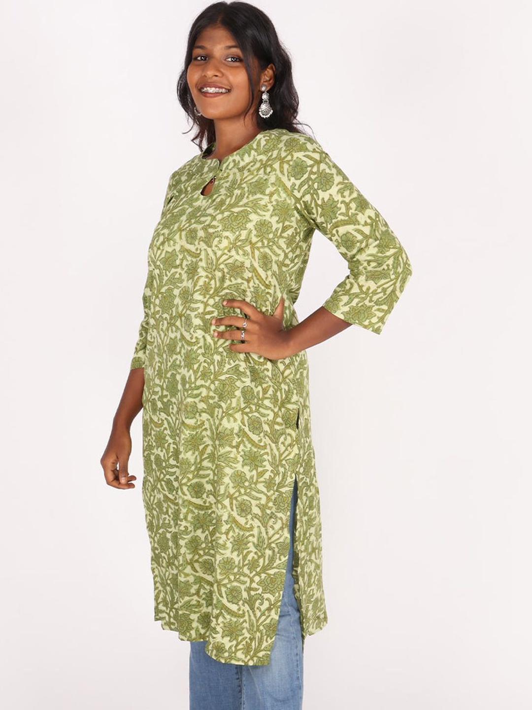 

Avishya Women Keyhole Neck Handloom Straight Kurta, Green