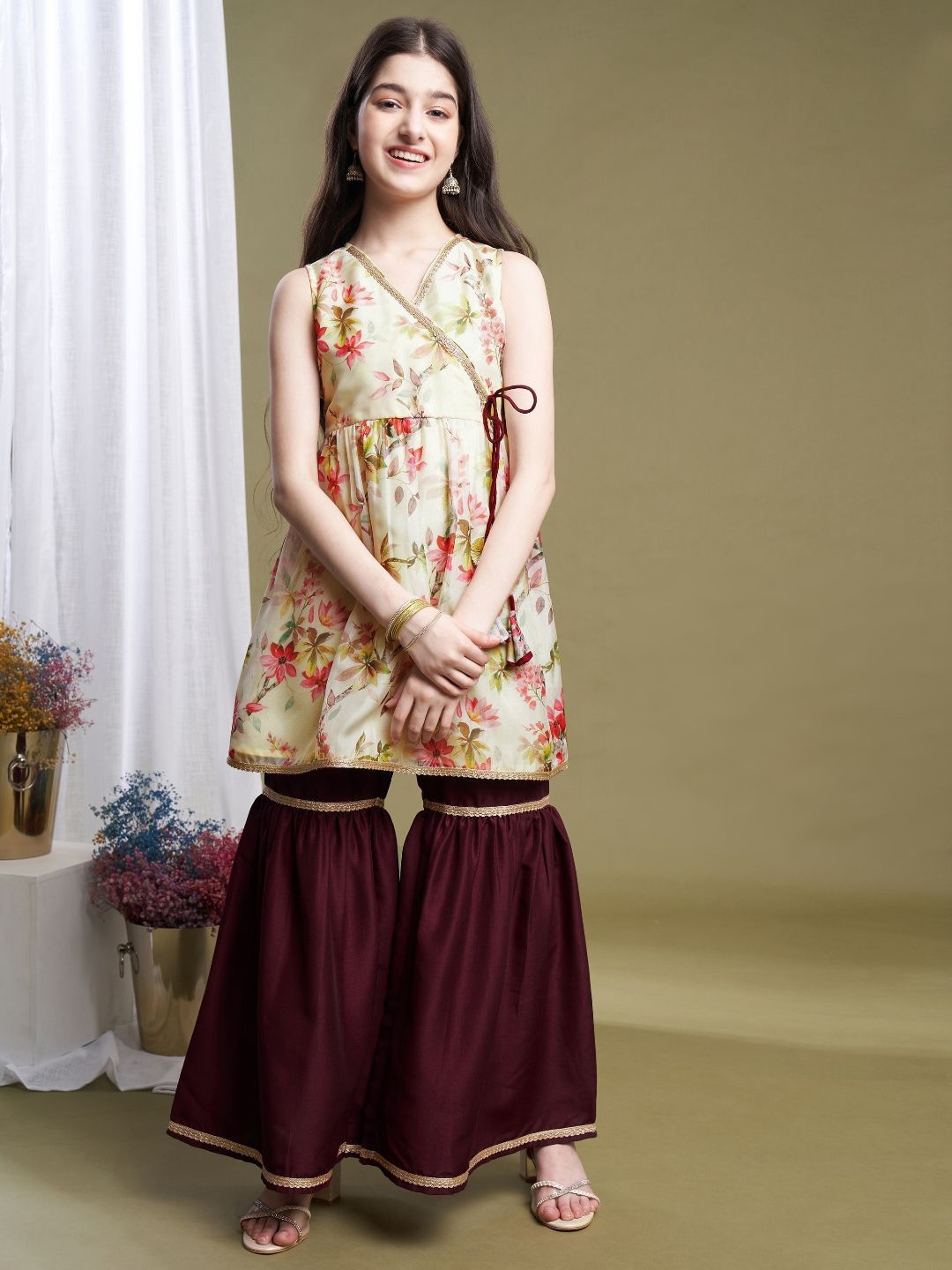 

CurlyTales Girls Floral Printed Gotta Patti Kurta with Sharara Set, Cream