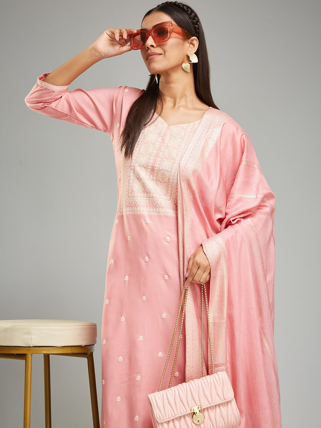 

THE52 Women Ethnic Motifs Embroidered Thread Work Kurta With Trousers & With Dupatta, Pink