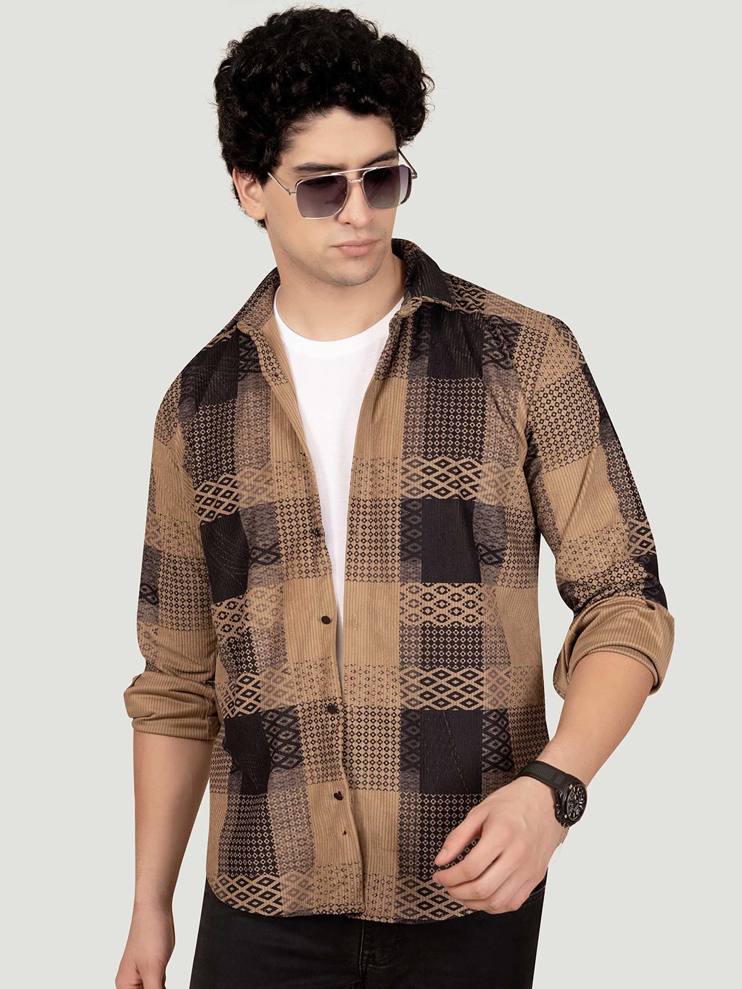 

ALMATY Men Comfort Spread Collar Checked Casual Shirt, Brown