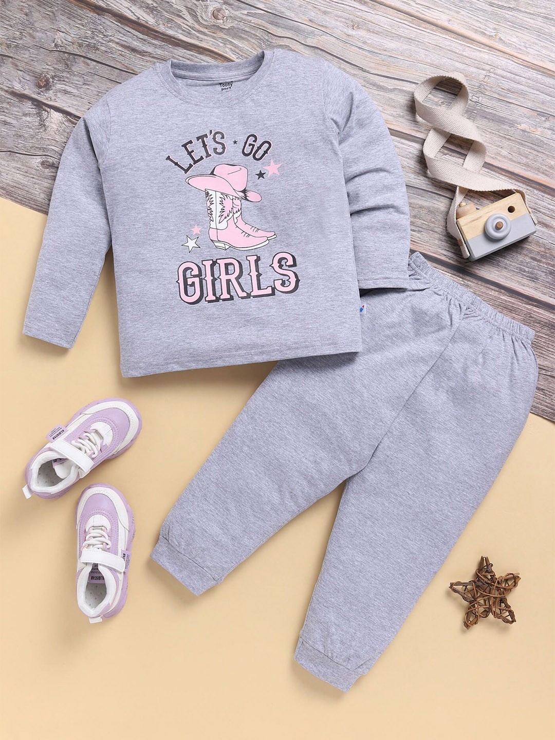 

Toonyport Girls Printed Round Neck Long Sleeves T-Shirt With Jogger, Grey