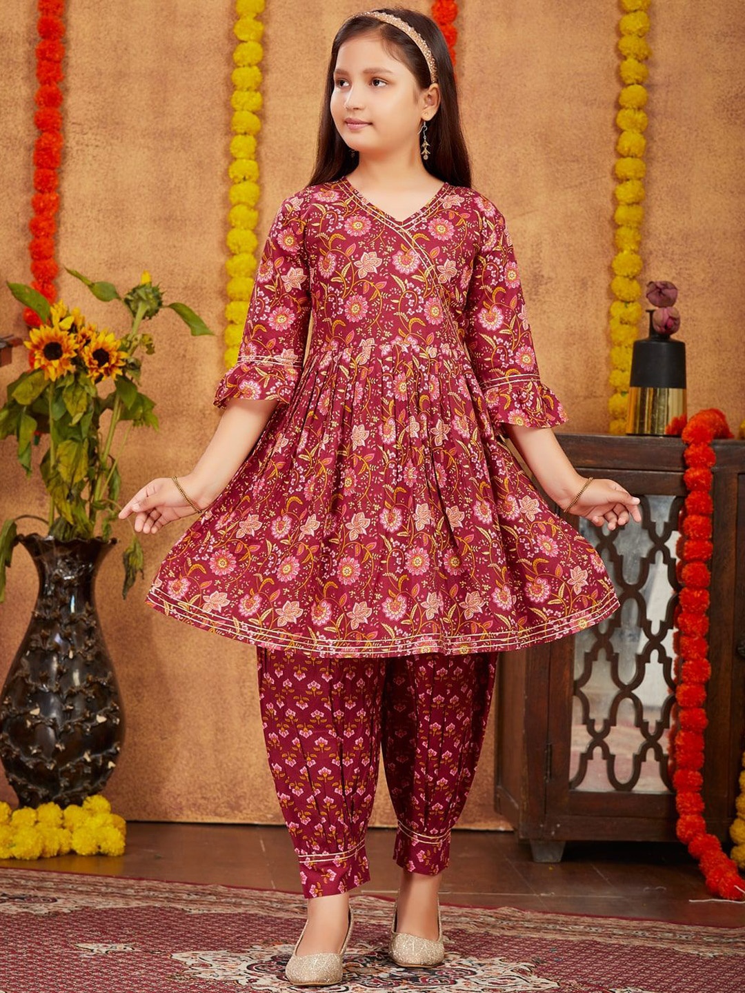 

Sangria Girls Floral Printed Pure Cotton Kurta & Patiala Set, Maroon
