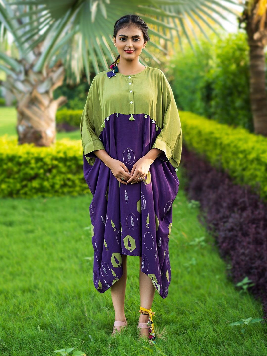 

EARTH O FAB Women Dyed Round Neck Kaftan Dress, Purple