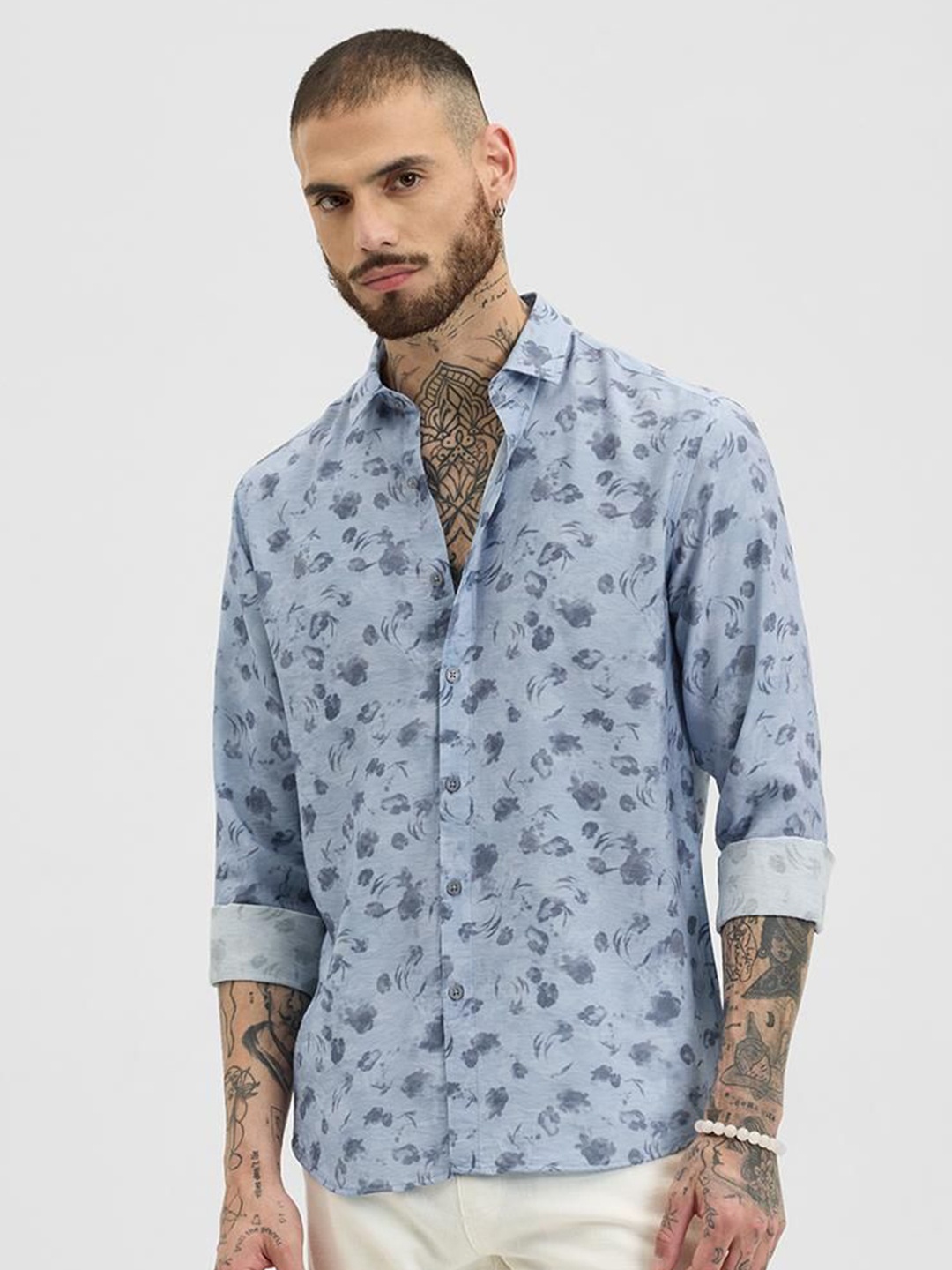 

Snitch Men Smart Spread Collar Abstract Printed Casual Shirt, Blue