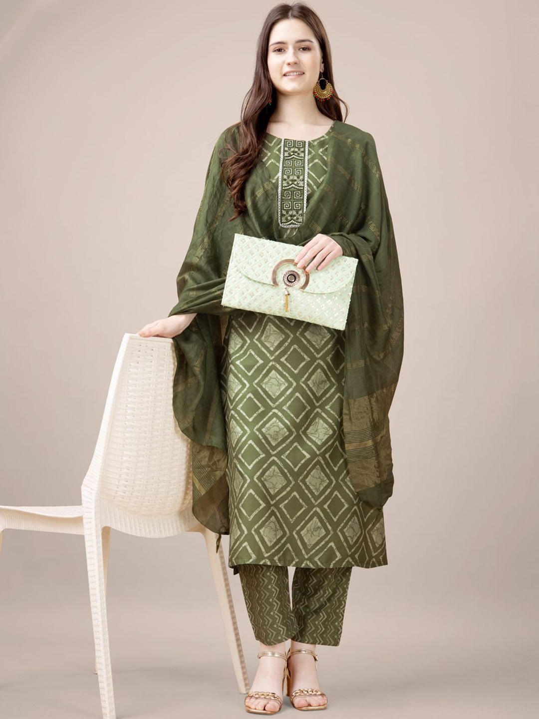 

BERISTON Ethnic Motifs Embroidered Regular Straight Kurta with Trousers & Dupatta, Green