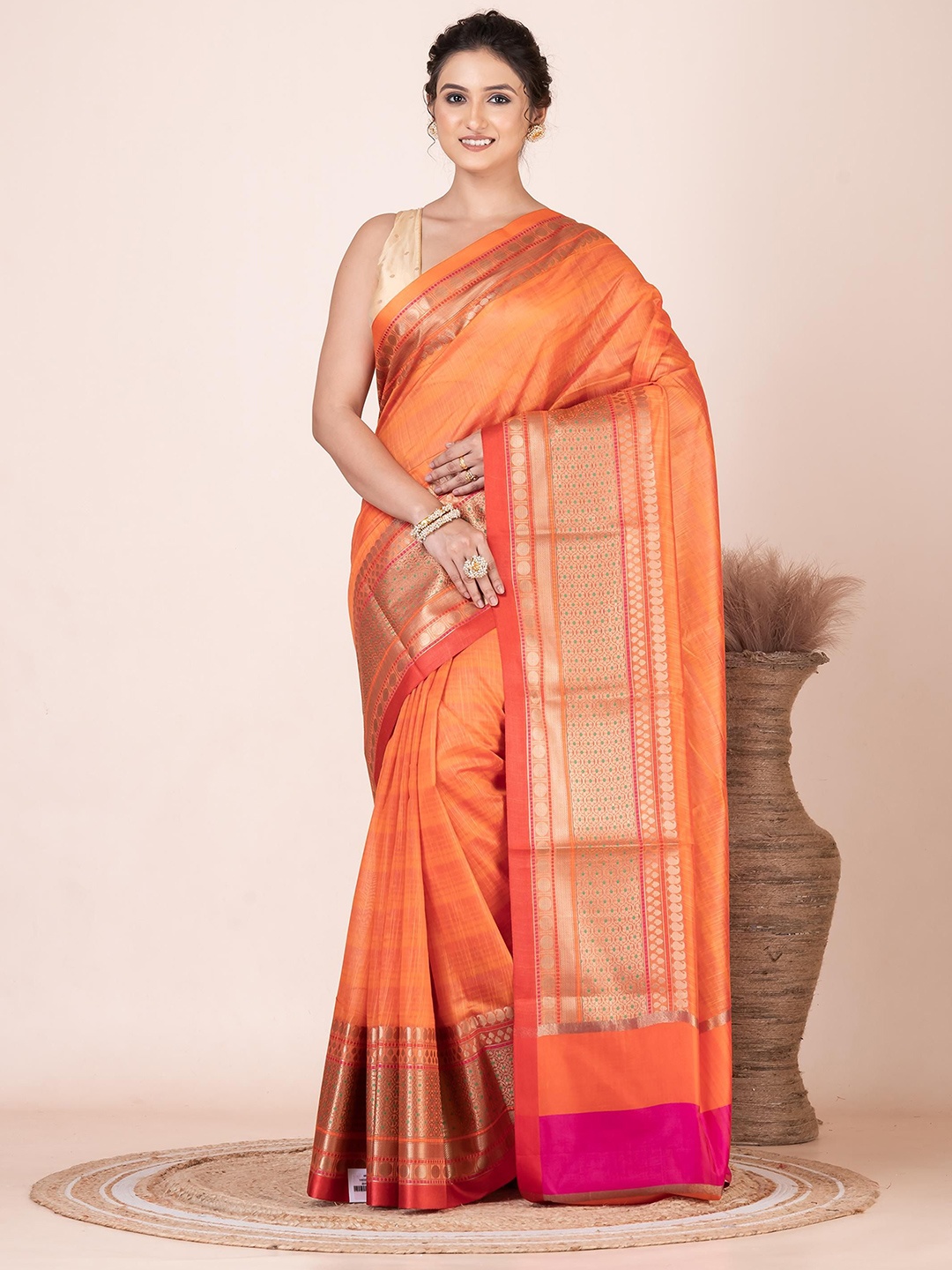 

VIBHAVARI Woven Design Zari Saree, Orange
