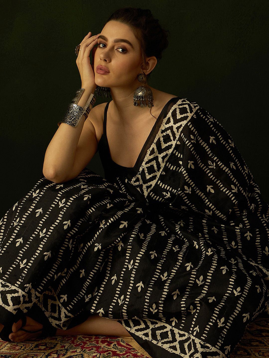 

Sangria Printed Dabu Saree With Blouse Piece, Black