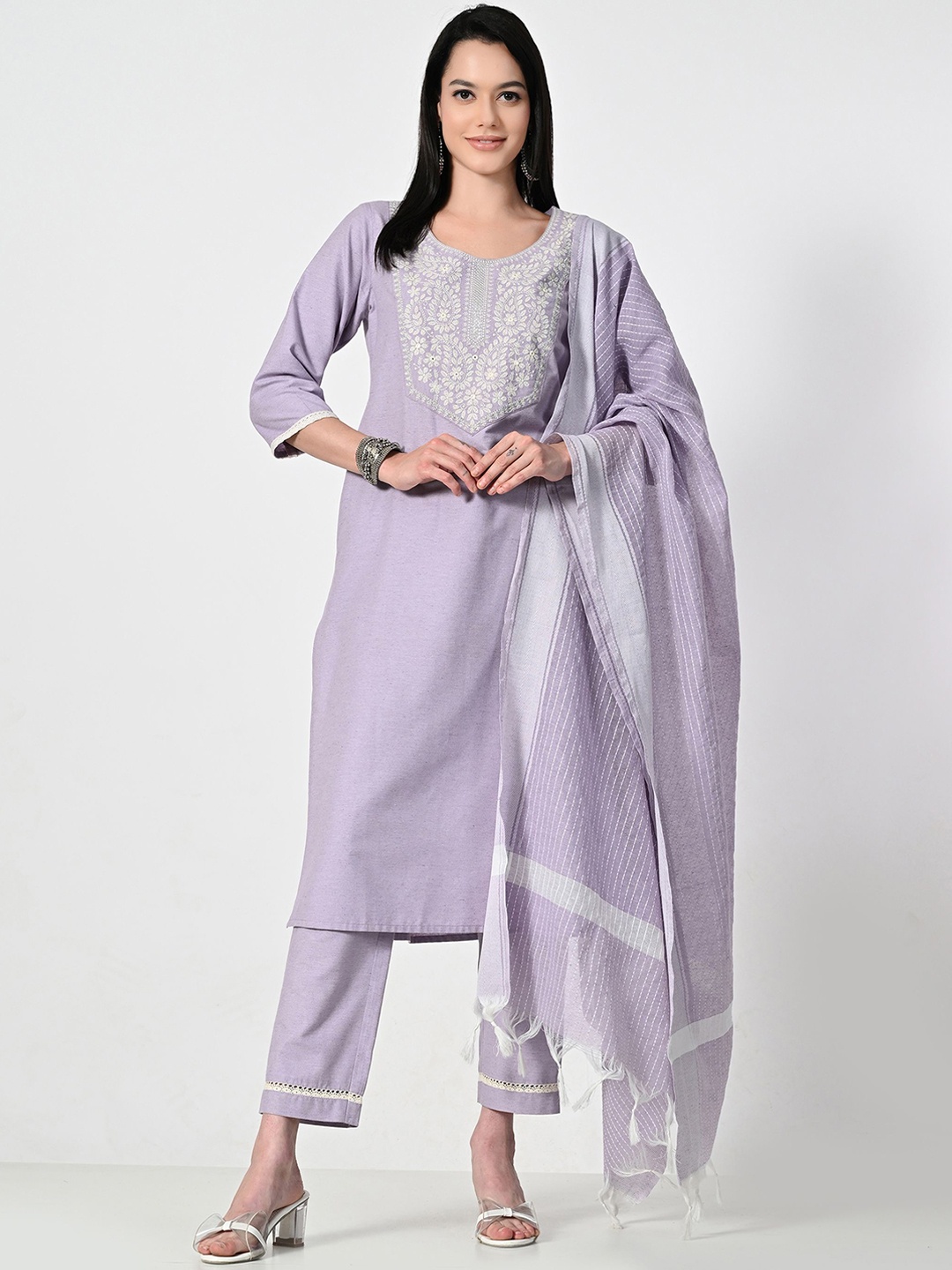 

AMBI Paisley Embroidered Round Neck Straight Kurta With Trousers & Dupatta, Purple