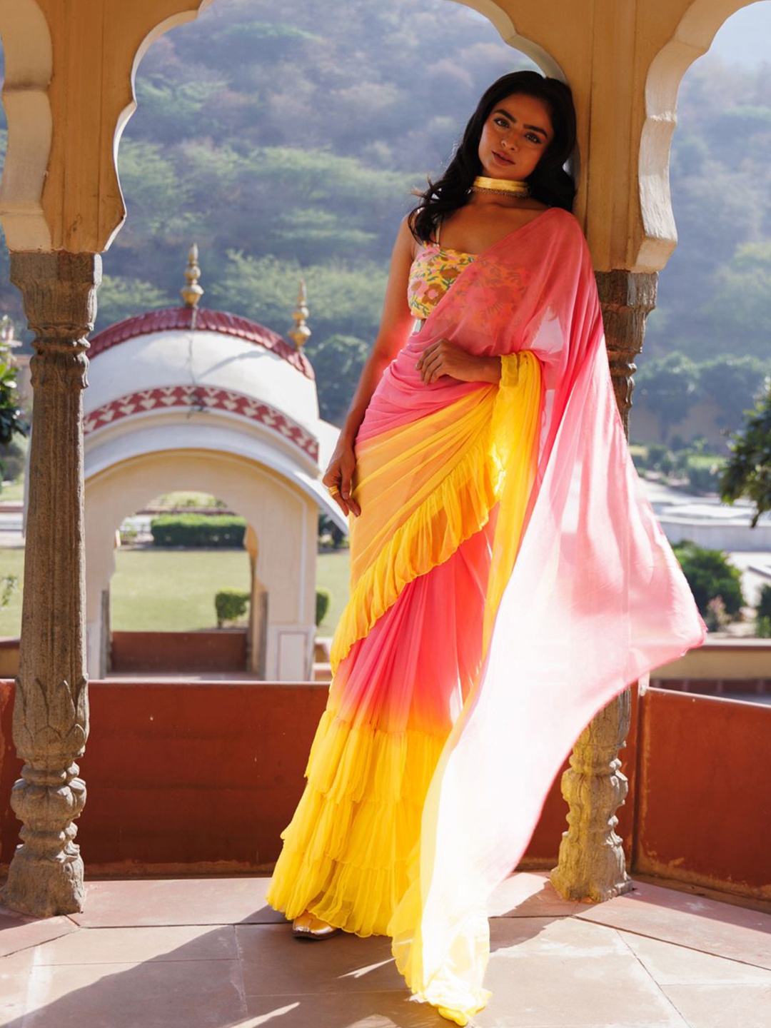 

Geroo Luxe Ombre Poly Chiffon Holi Ready to Wear Saree, Yellow