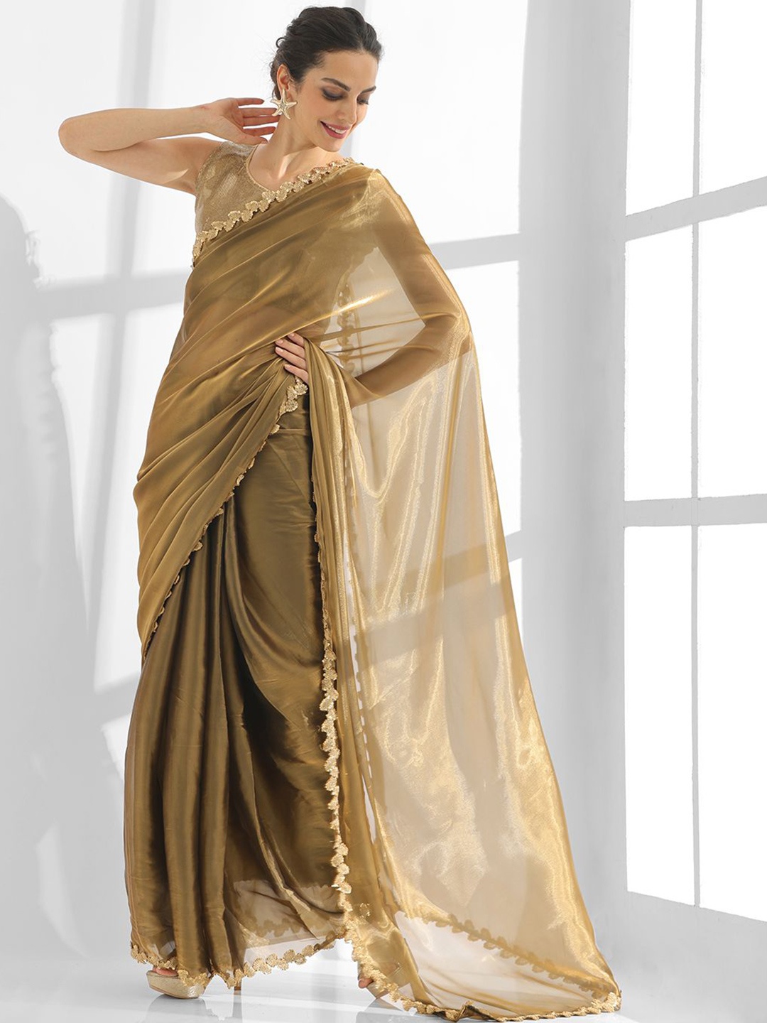 

Kalista Sequinned Embellished Organza Saree, Gold