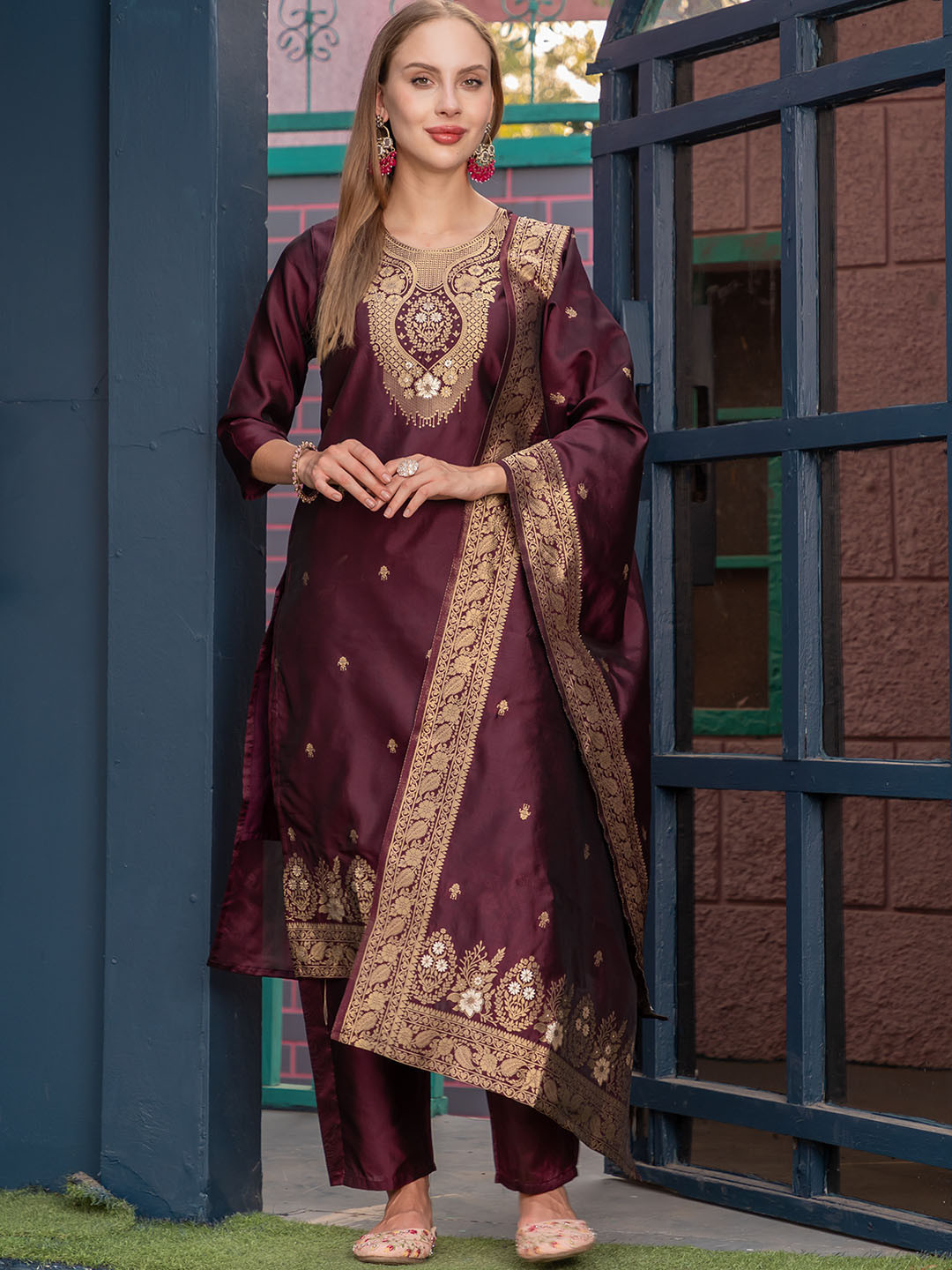 

BLACK SCISSOR Ethnic Motifs Woven Design Sequinned Straight Kurta With Trousers & Dupatta, Maroon