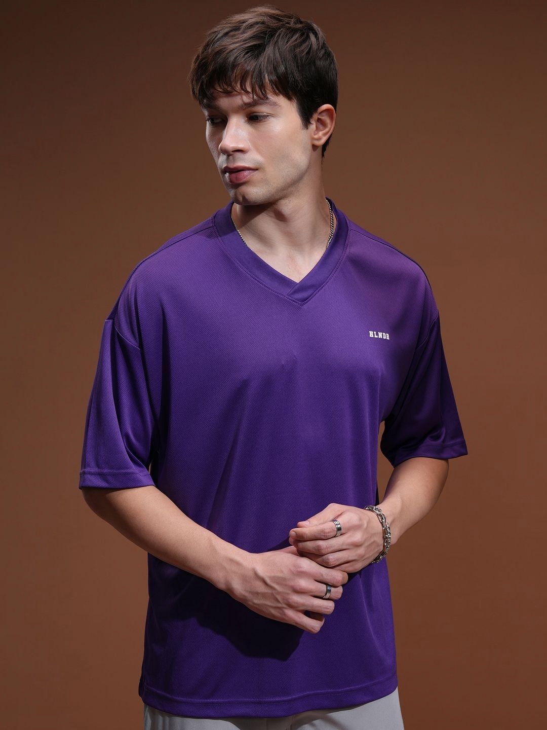 

HIGHLANDER Men Solid V-Neck Oversized T-shirt, Purple