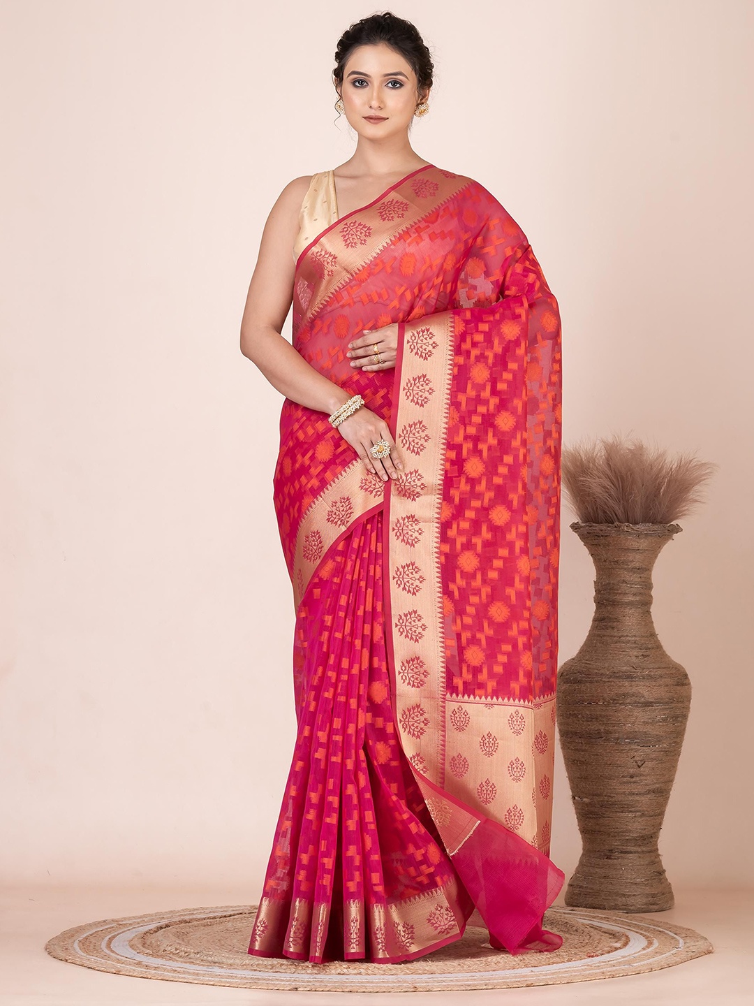 

VIBHAVARI Woven Design Zari Saree, Pink