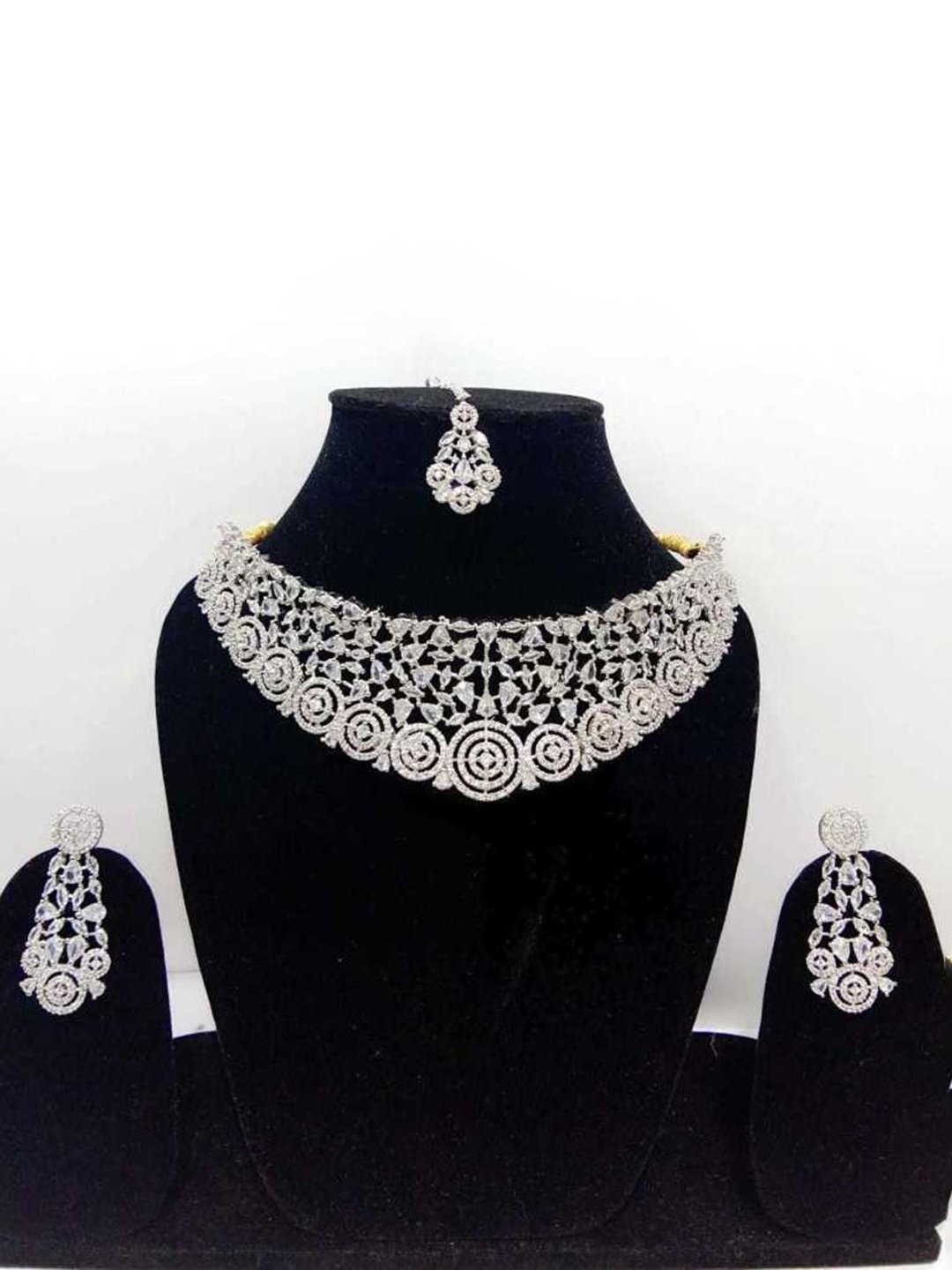 

SUNHARI Stone Studded Jewellery Set, Silver