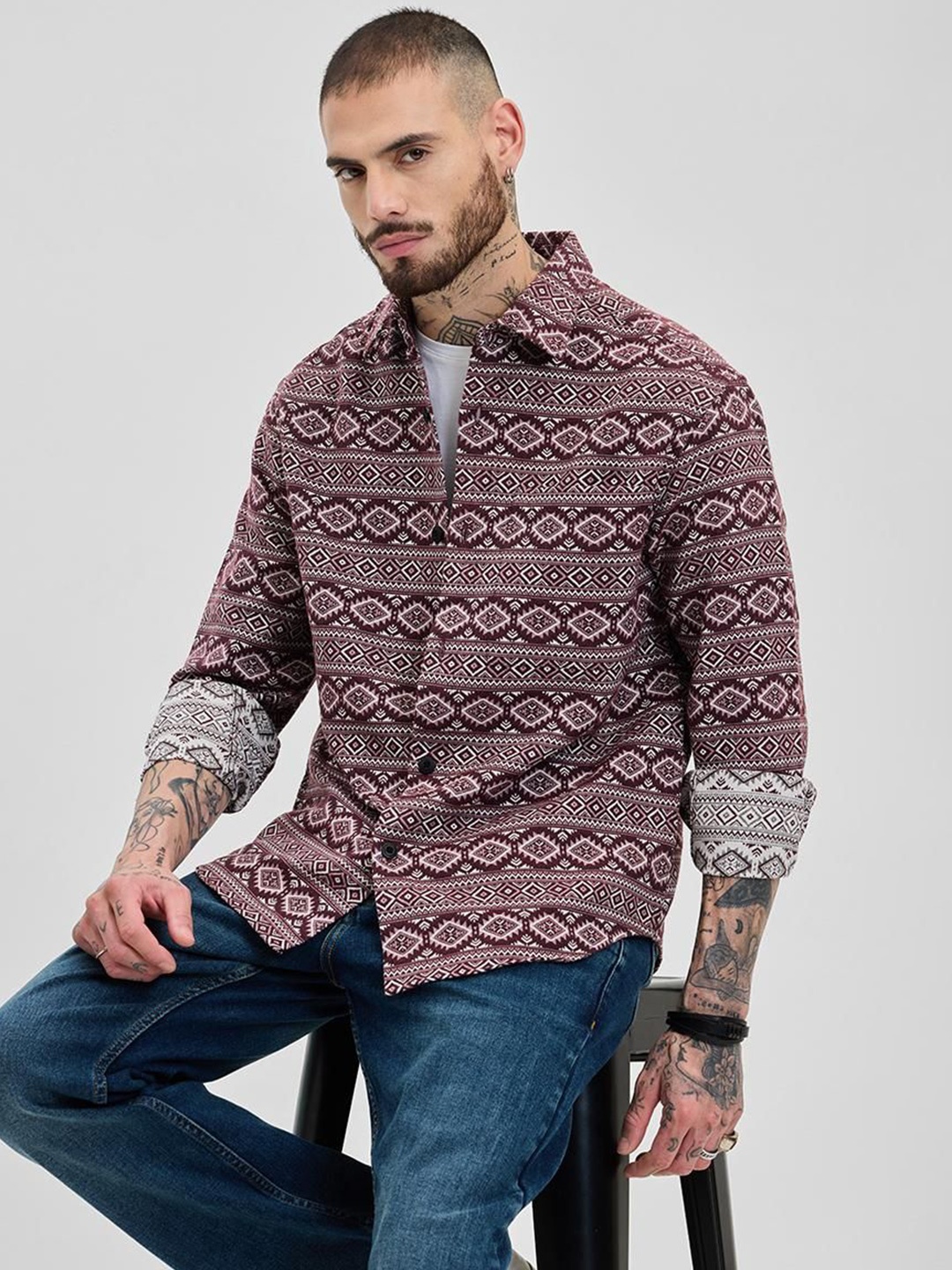 

Snitch Men Geometric Printed Spread Collar Shackets, Maroon