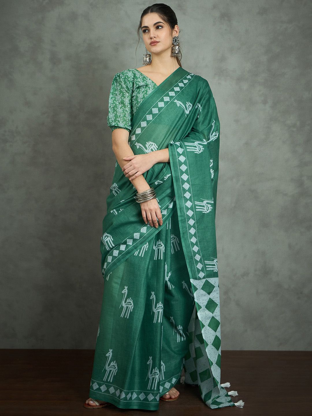

Mitera Bagh Printed Saree, Green