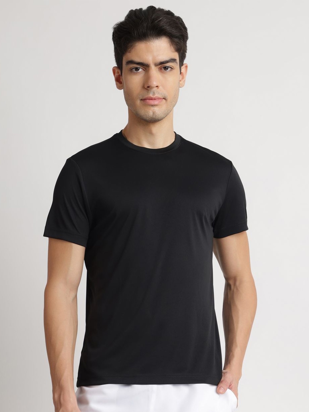 

Reebok Men Solid Round Neck T-shirt, Black