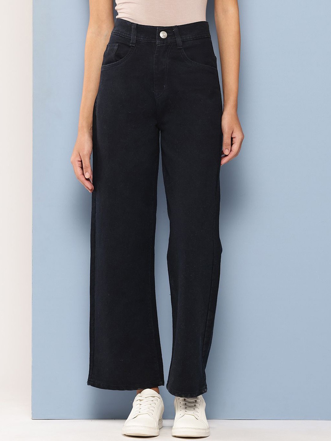 

The Roadster Lifestyle Co Women Cotton Flared-Fit High-Rise Light Fade Jeans, Black