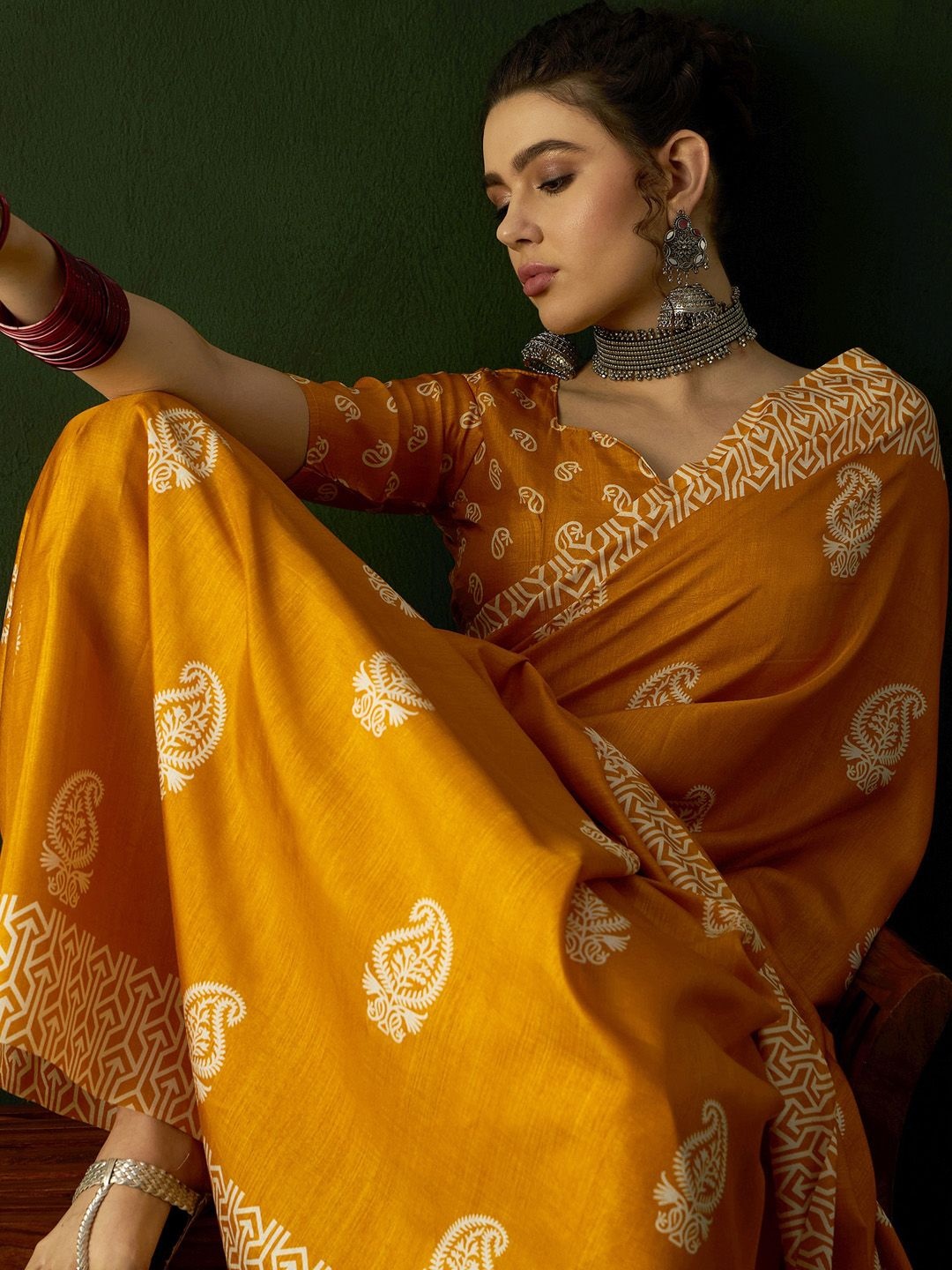 

Sangria Ethnic Motifs Printed Bagru Saree With Blouse, Mustard