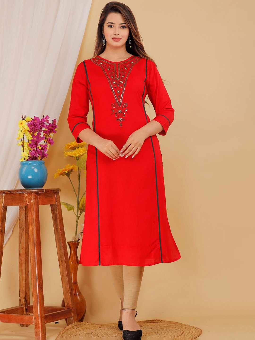 

Mehsoos Women Embroidered Thread Work Kurta, Red