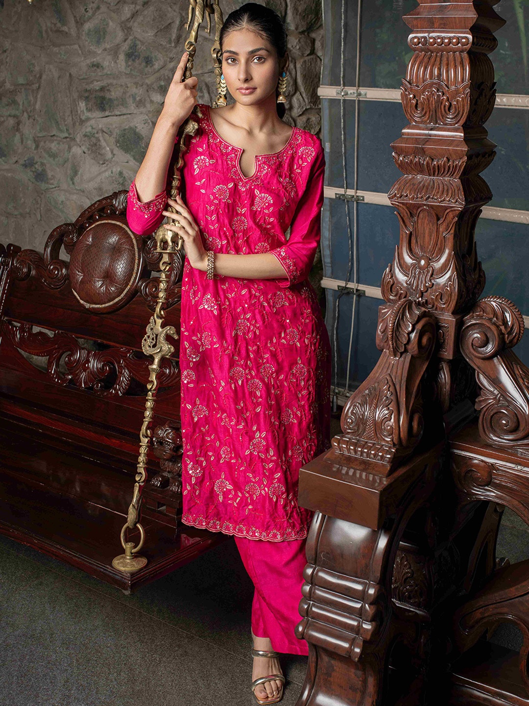 

The Front Row Women Floral Embroidered Aari Work Pure Silk Kurti with Trousers, Pink