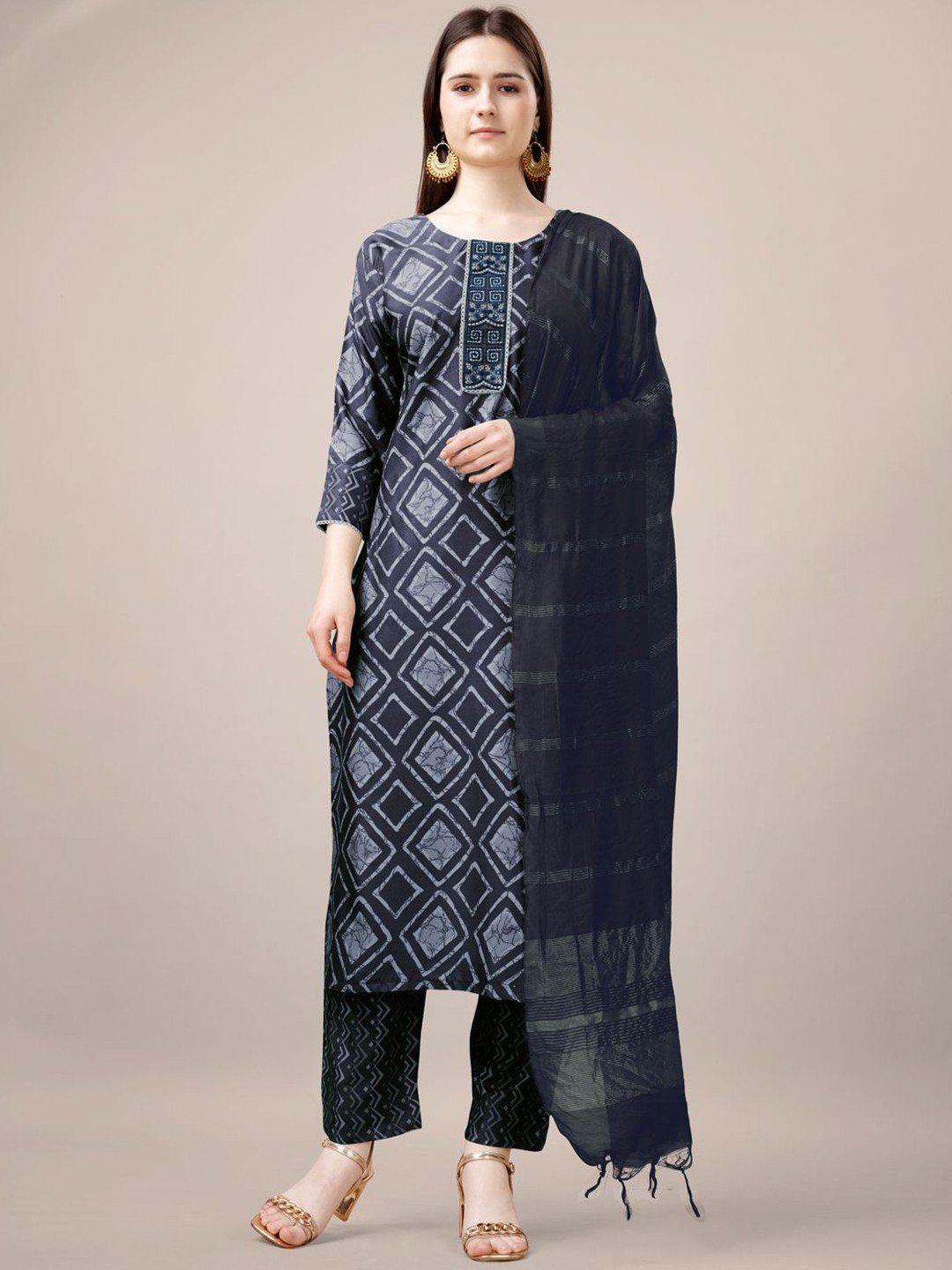 

BERISTON Geometric Embroidered Regular Straight Kurta with Trousers & Dupatta, Grey