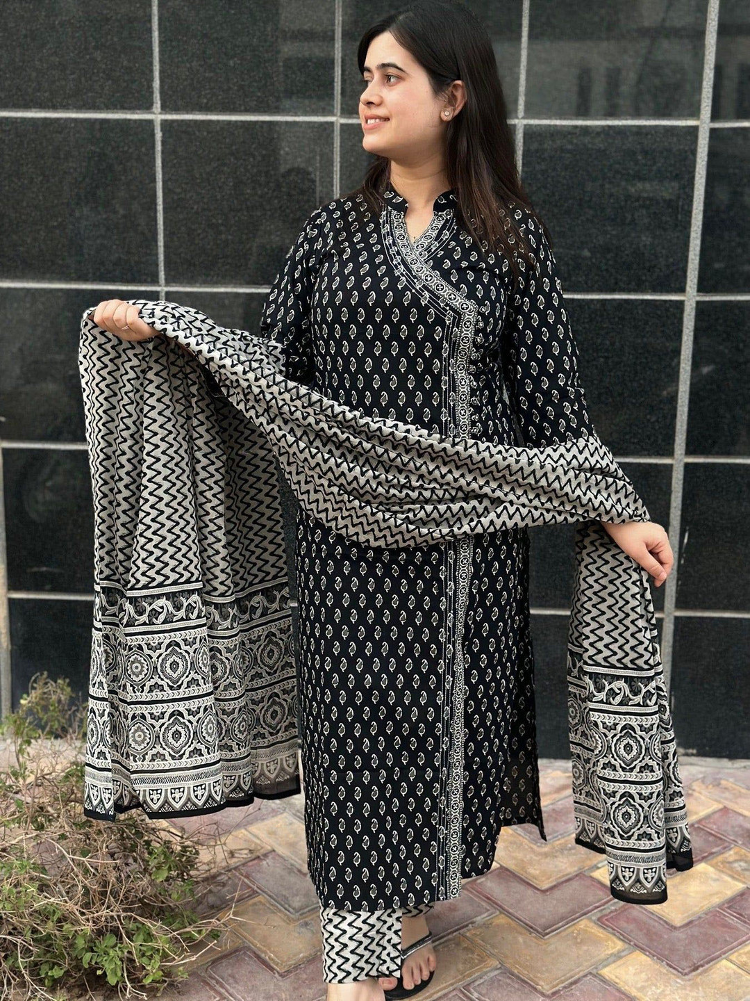

GoSriKi Ethnic Motifs Printed Regular Straight Kurta with Trousers & Dupatta, Black