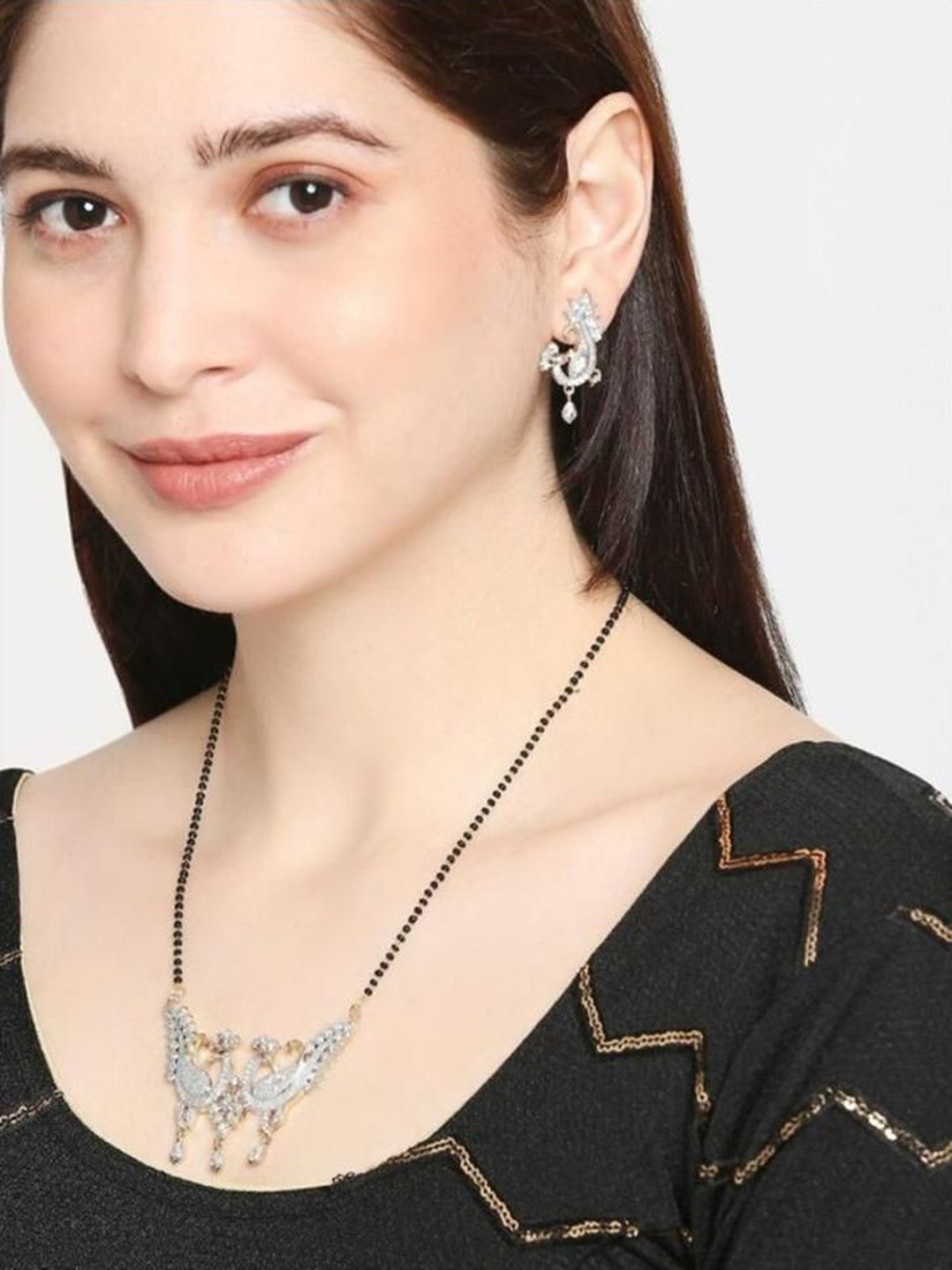 

SUNHARI Artificial Stones and Beads Mangalsutra, Gold