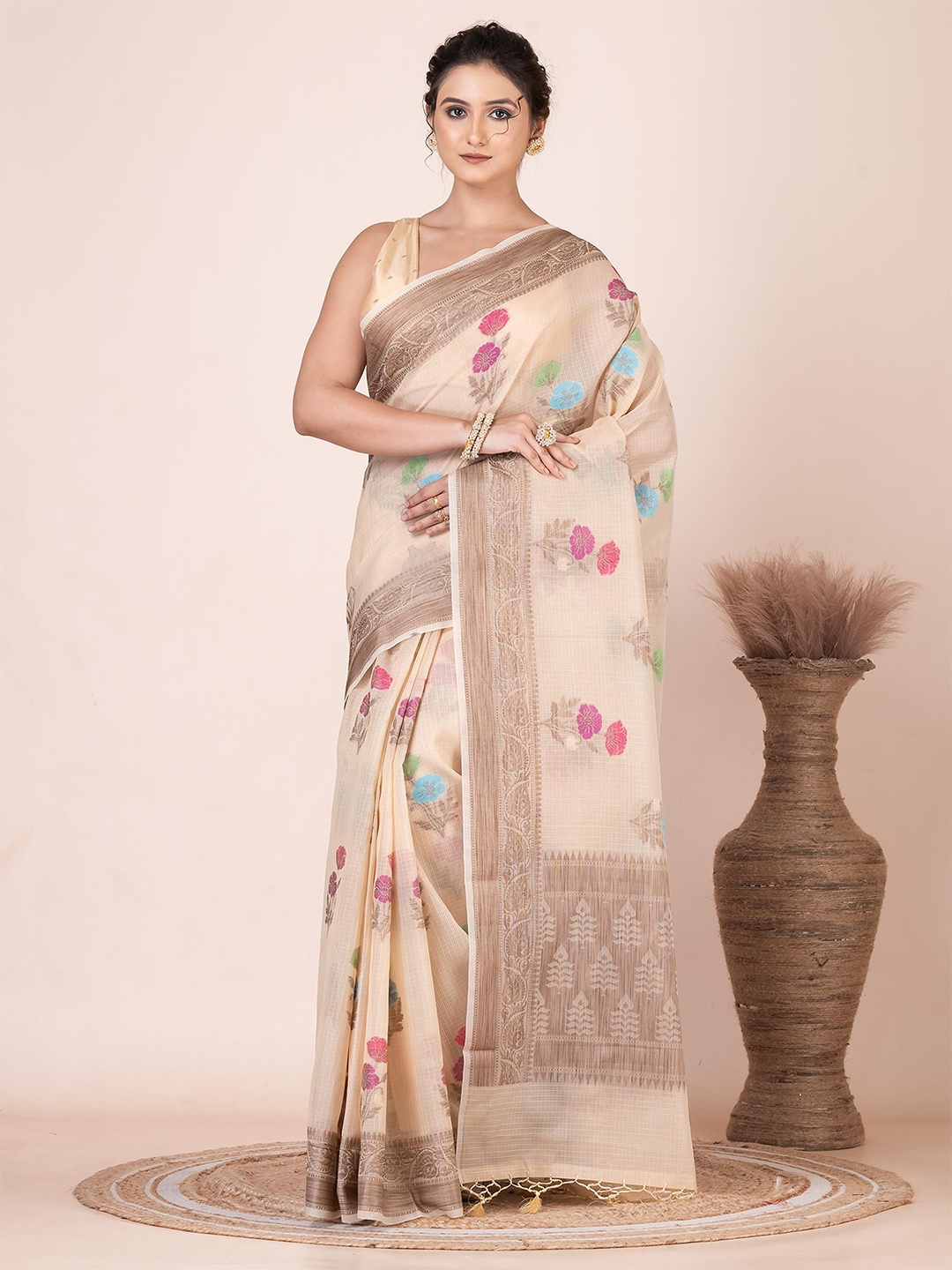 

VIBHAVARI Floral Printed Zari Saree with Blouse Piece, Beige