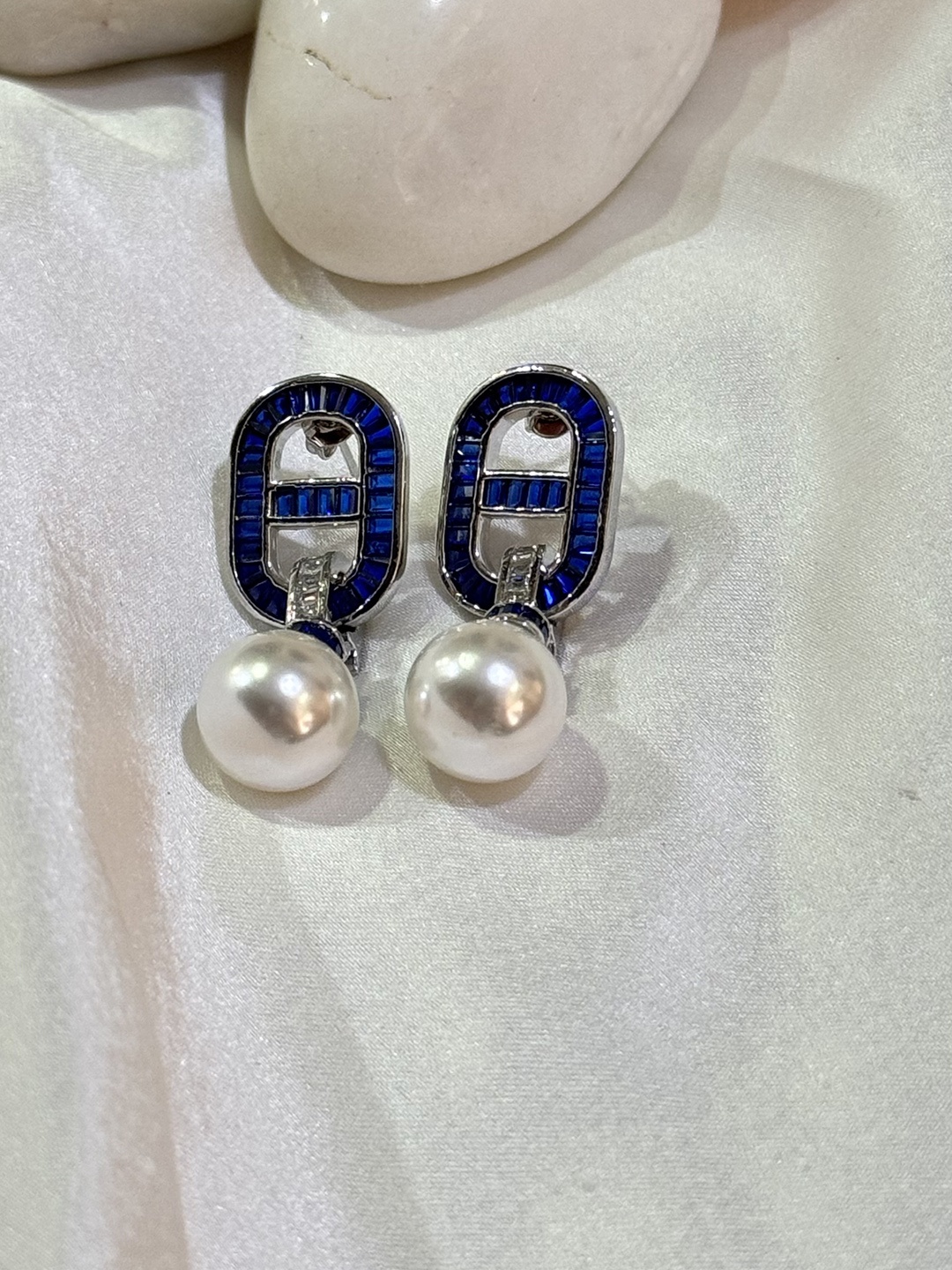 

The Jewellery Tale Silver-Plated Stone Studded & Pearls Beaded O Shaped Drop Earrings