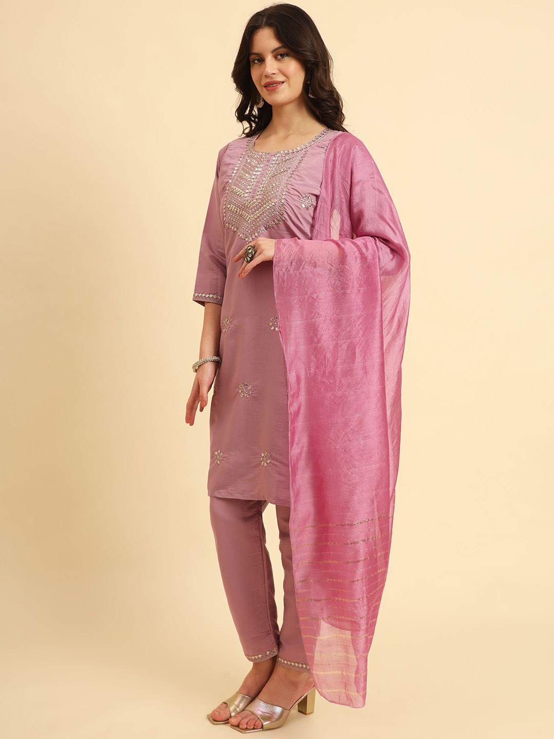 

HERE&NOW Floral Embroidered Regular Thread Work Straight Kurta with Trousers & Dupatta, Lavender