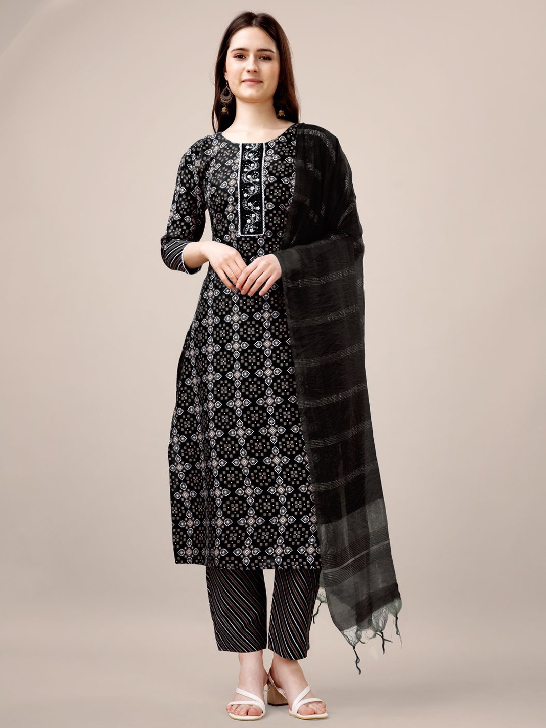 

BERISTON Bandhani Printed Round Neck Straight Kurta With Trousers & Dupatta, Black