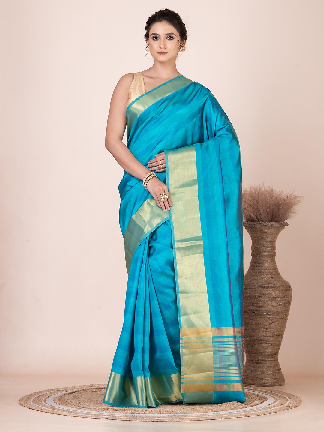 

VIBHAVARI Striped Zari Woven Design Saree, Blue