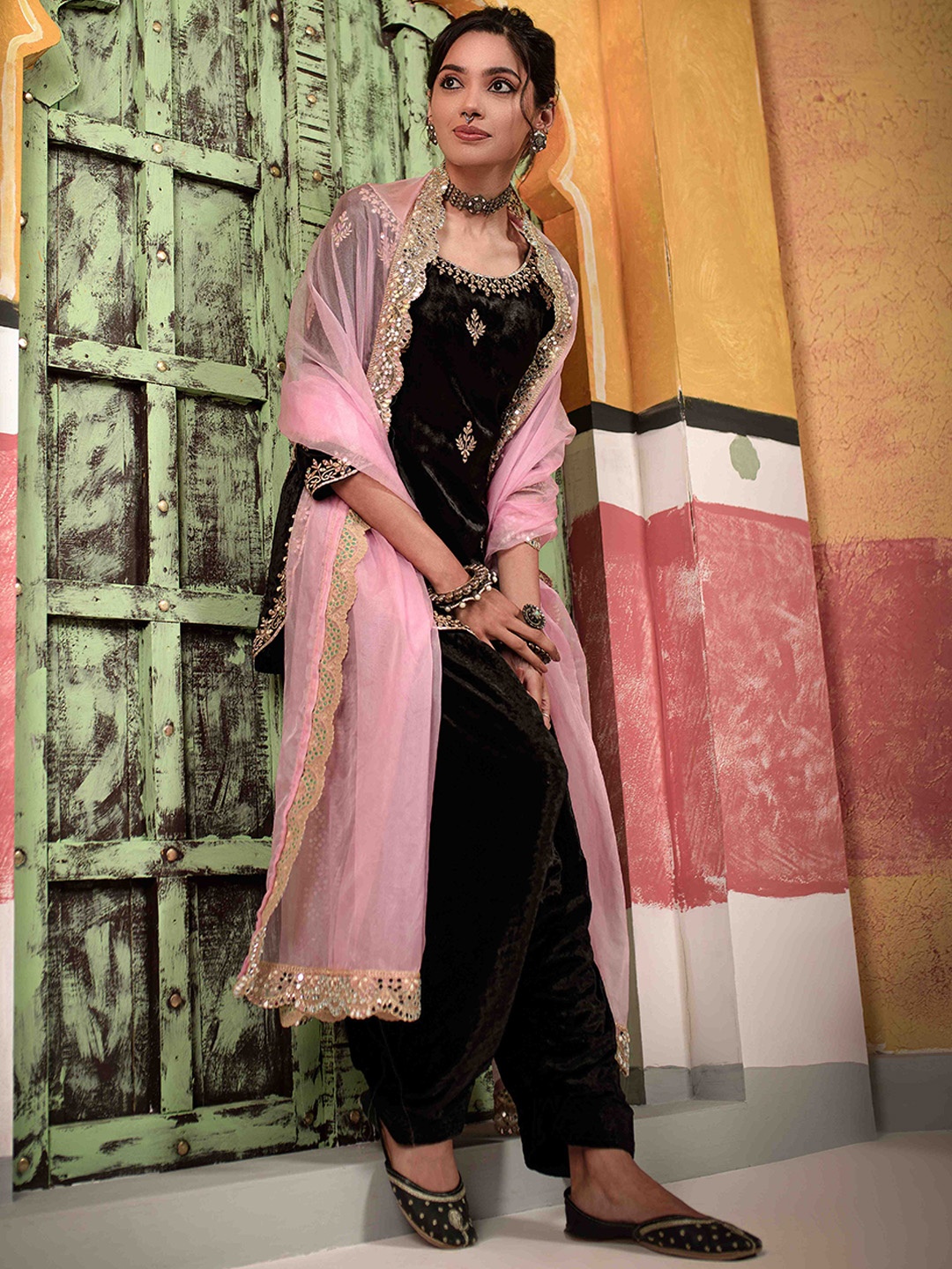 

The Front Row Floral Embroidered Beads and Stones Velvet Kurti with Salwar & Dupatta, Black