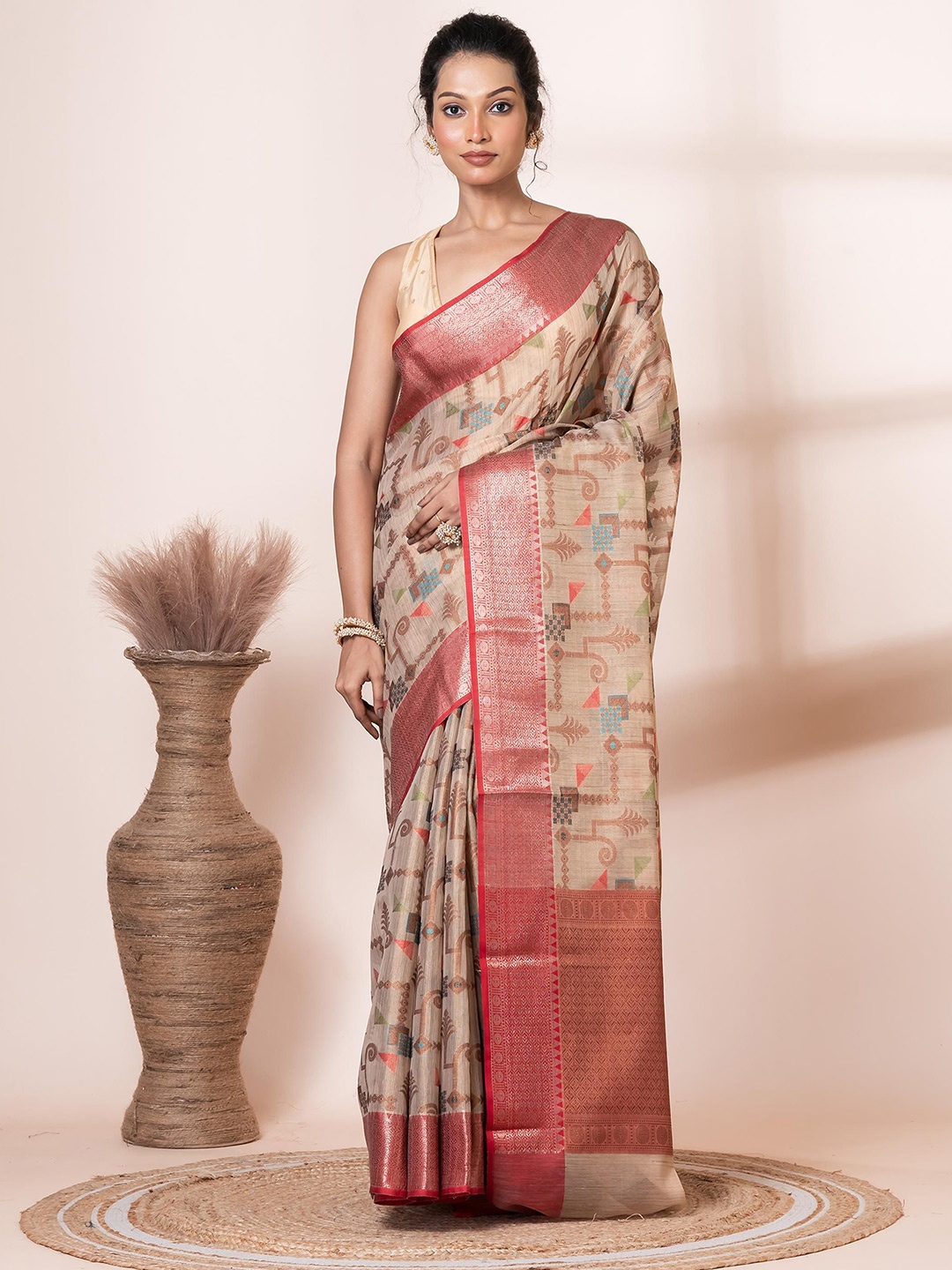 

VIBHAVARI Floral Printed Zari Saree, Beige