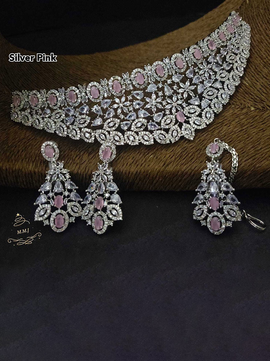 

SUNHARI Stone Studded Jewellery Set, Silver