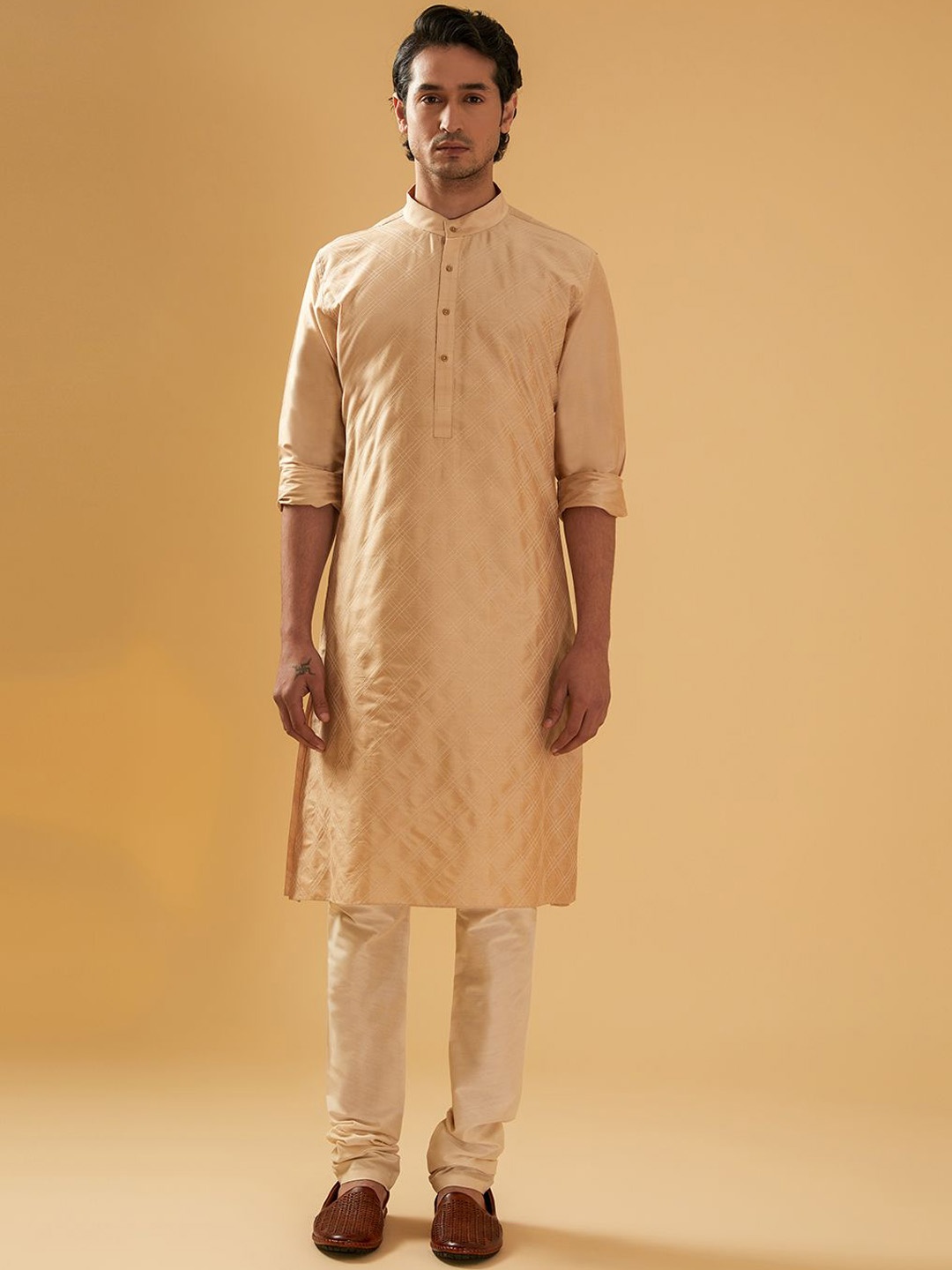 

RR Blue Geometric Printed Band Collar Straight Raw Silk Kurta, Beige