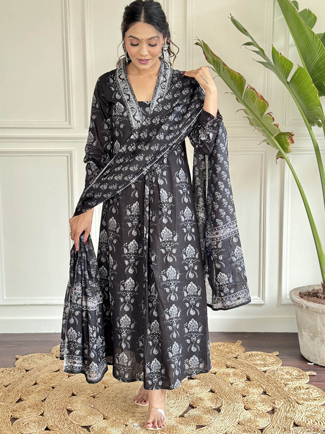 

THE52 Women Floral Printed Regular Pure Cotton Kurta with Trousers & With Dupatta, Black