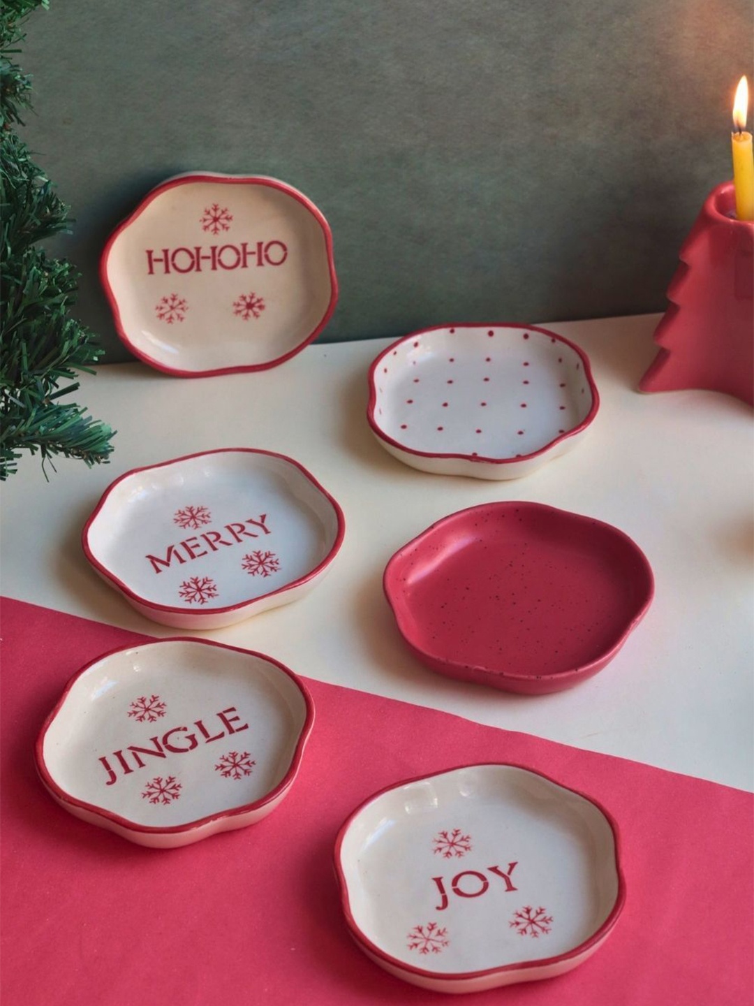 

WEAVING HOMES Red 6 Pieces Typography Printed Treat Dessert Plates