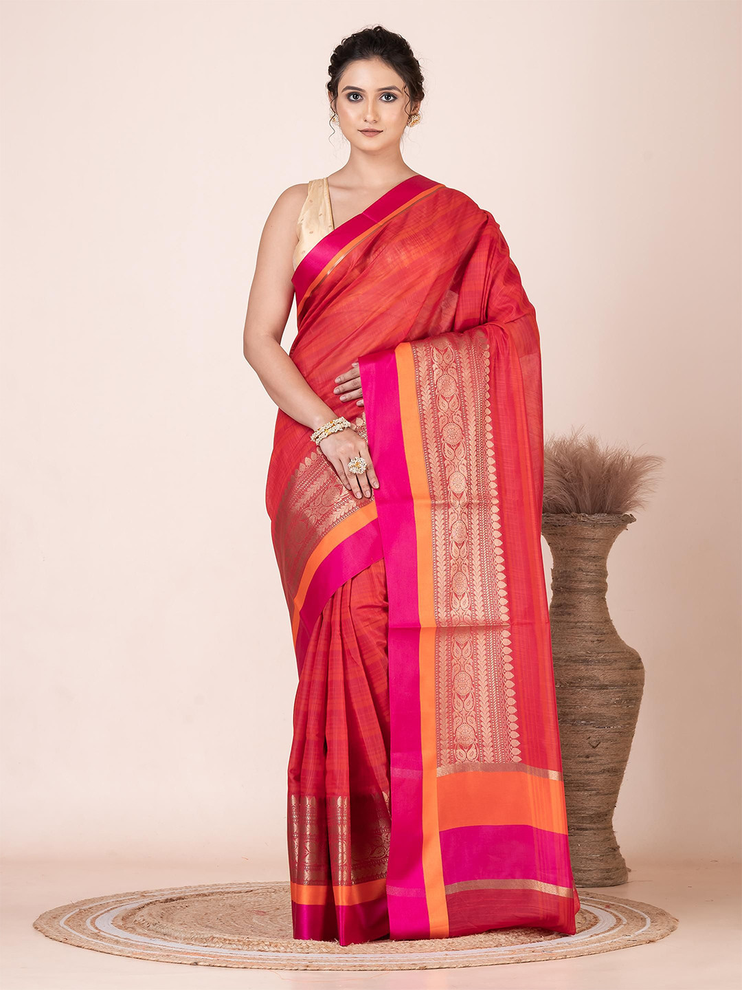 

VIBHAVARI Woven Design Striped Zari Saree, Red