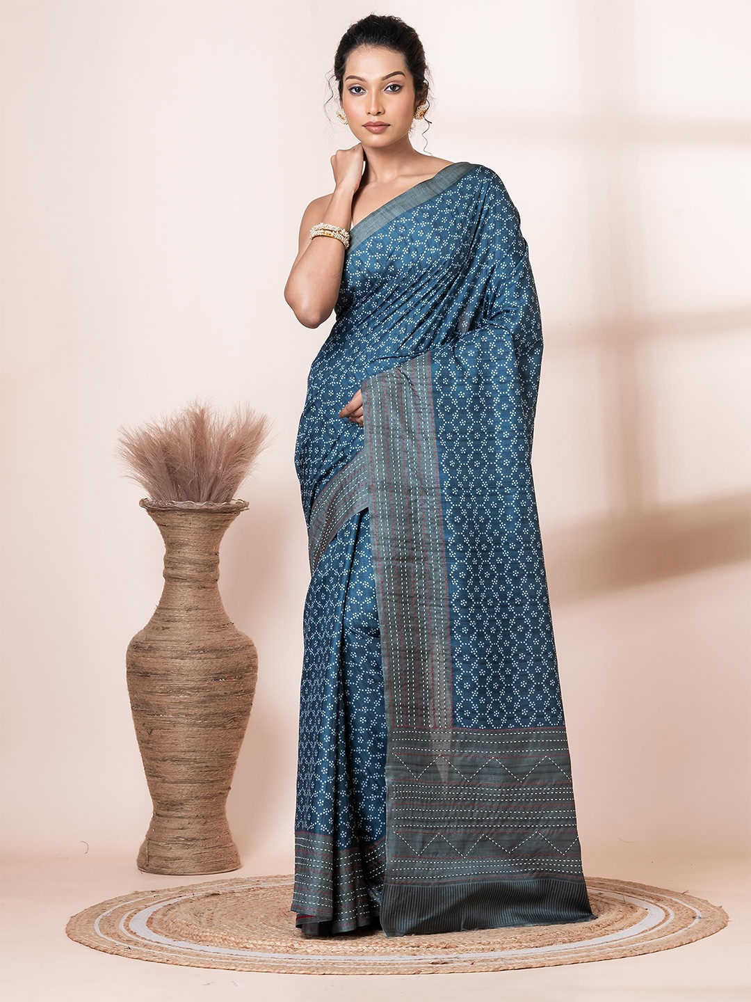 

VIBHAVARI Kantha Stitch Border Saree, Teal