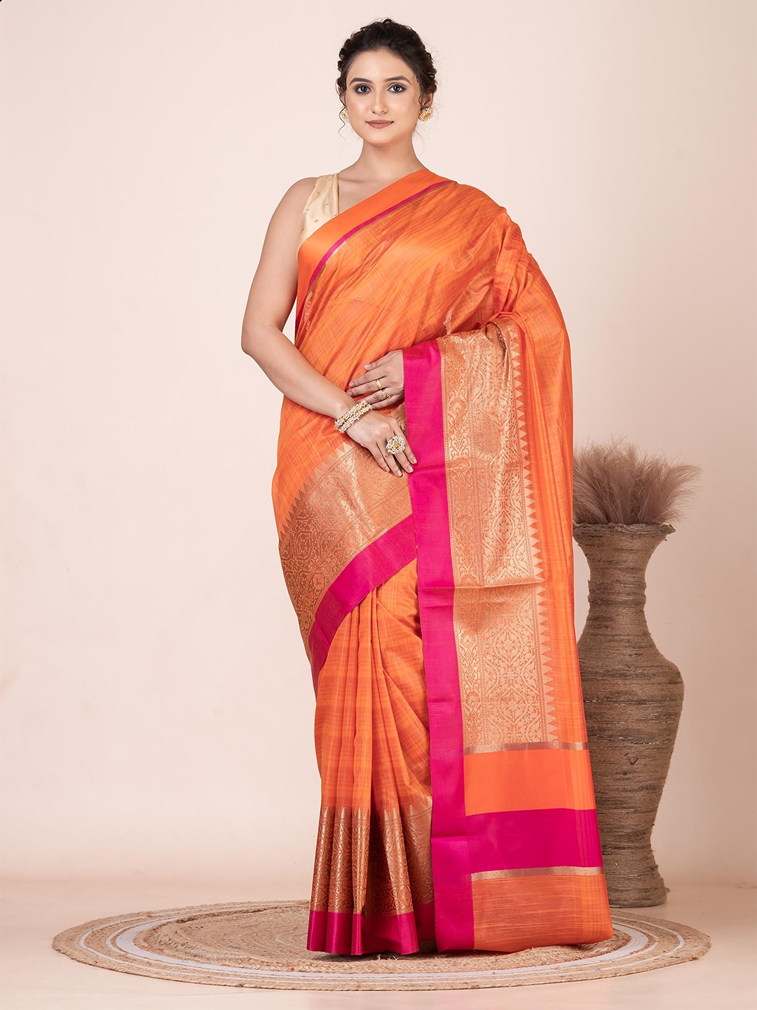 

VIBHAVARI Woven Design Zari Saree, Orange