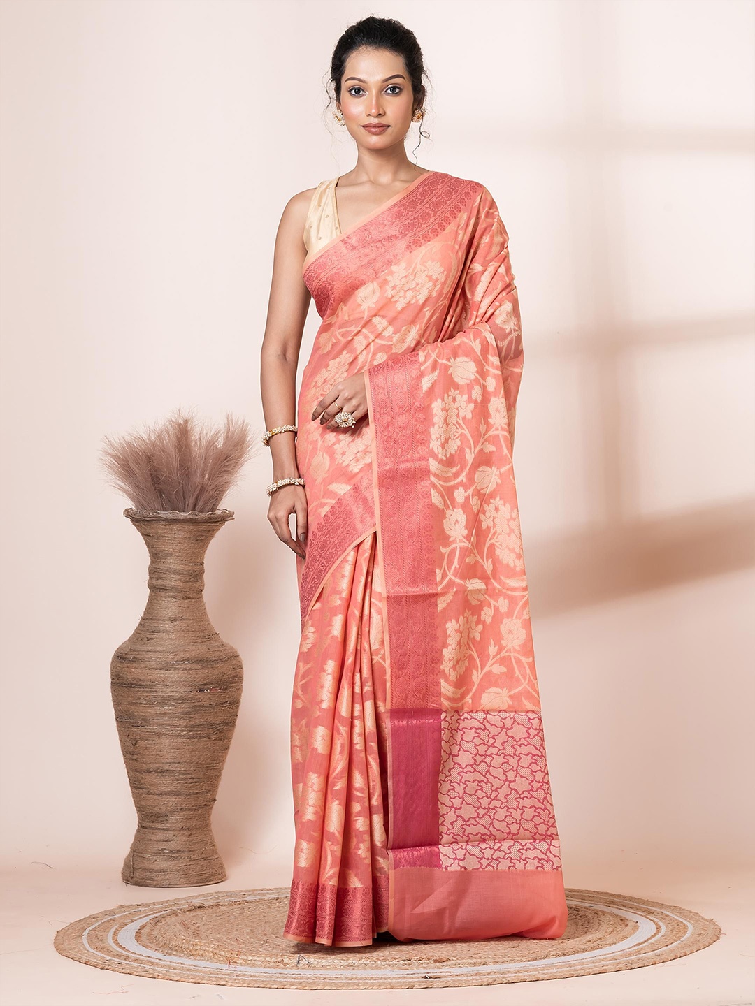 

VIBHAVARI Floral Woven Design Zari Saree, Peach