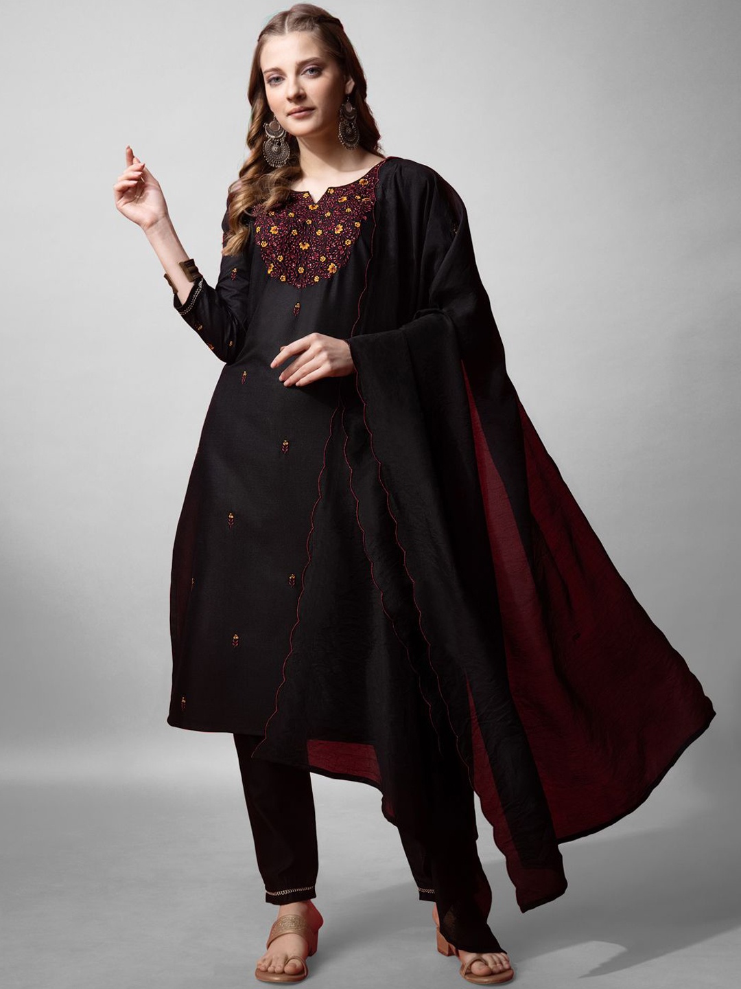 

BERISTON Notch Neck Floral Embroidered Thread Work Kurta with Trouser & Dupatta, Black