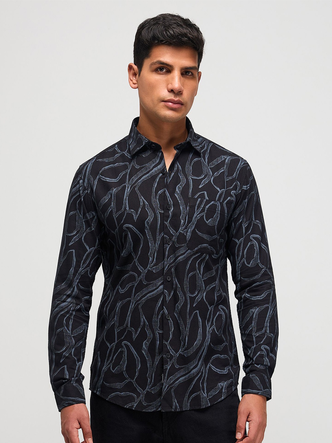 

Red Flame Men Spread Collar Abstract Printed Cotton Casual Shirt, Black