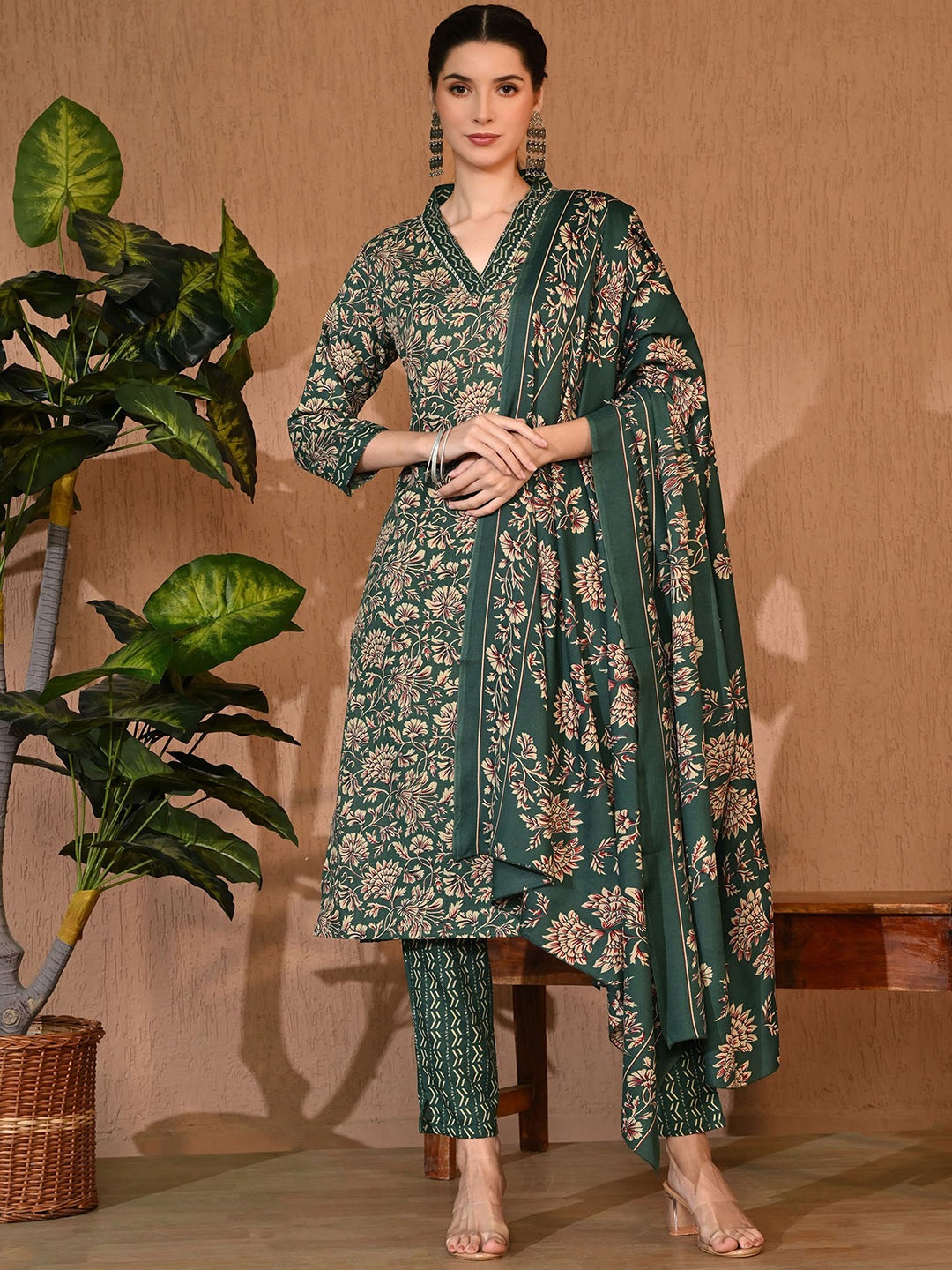 

RAJPUTANA CAMISA Women Floral Printed Regular Kurta with Trousers & With Dupatta, Green